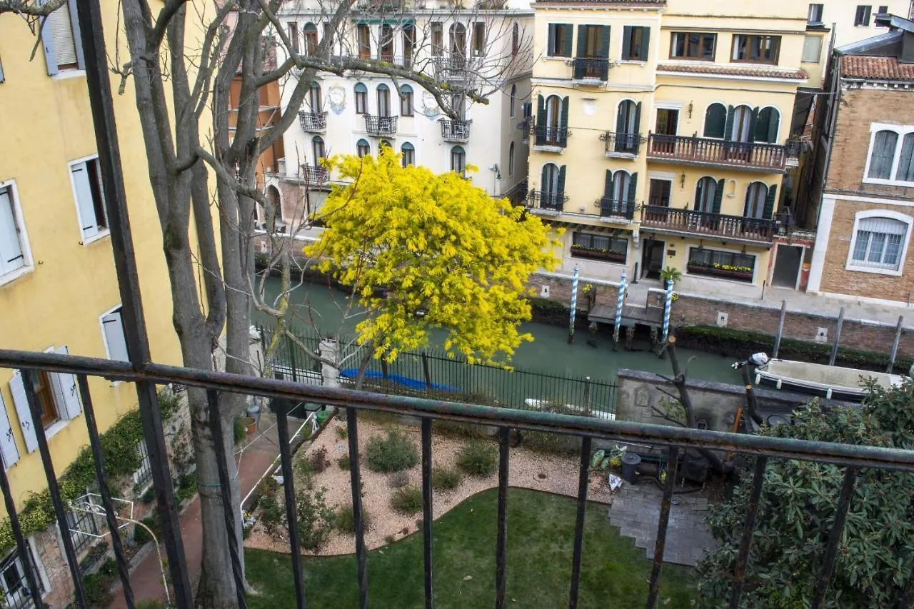 Apartment San Vio Dorsoduro Academia By Halldis Venice