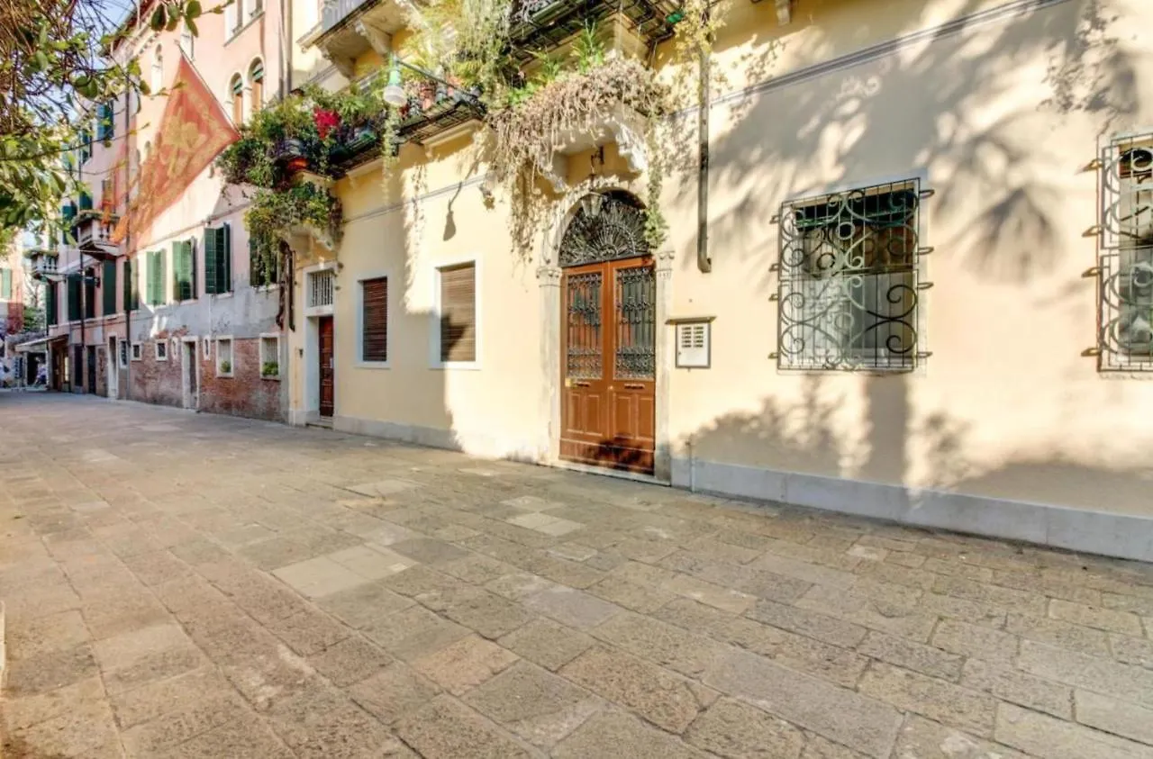 San Vio Dorsoduro Academia By Halldis contacts