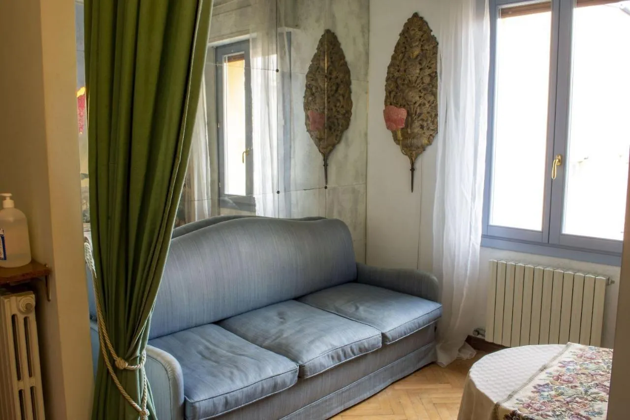 Apartment San Vio Dorsoduro Academia By Halldis Venice Italy