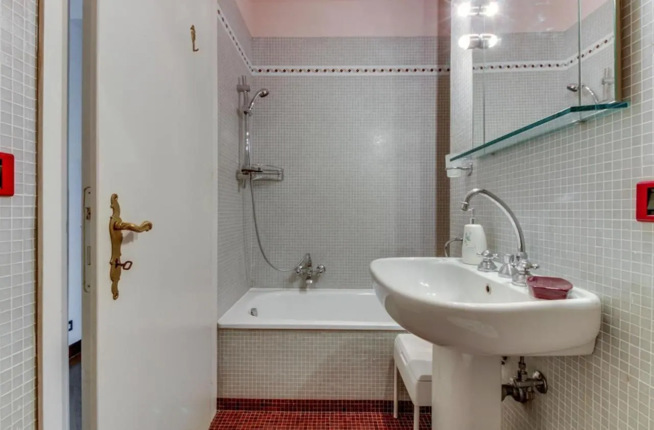 Apartment San Vio Dorsoduro Academia By Halldis Venice Italy